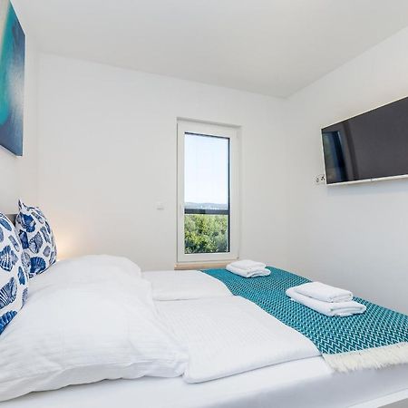 Apartments Luca クルク エクステリア 写真